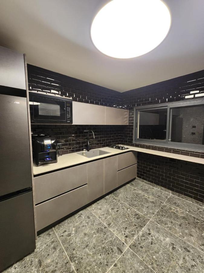 מבנים בים 75 Suites At Sea Haifa Exterior photo
